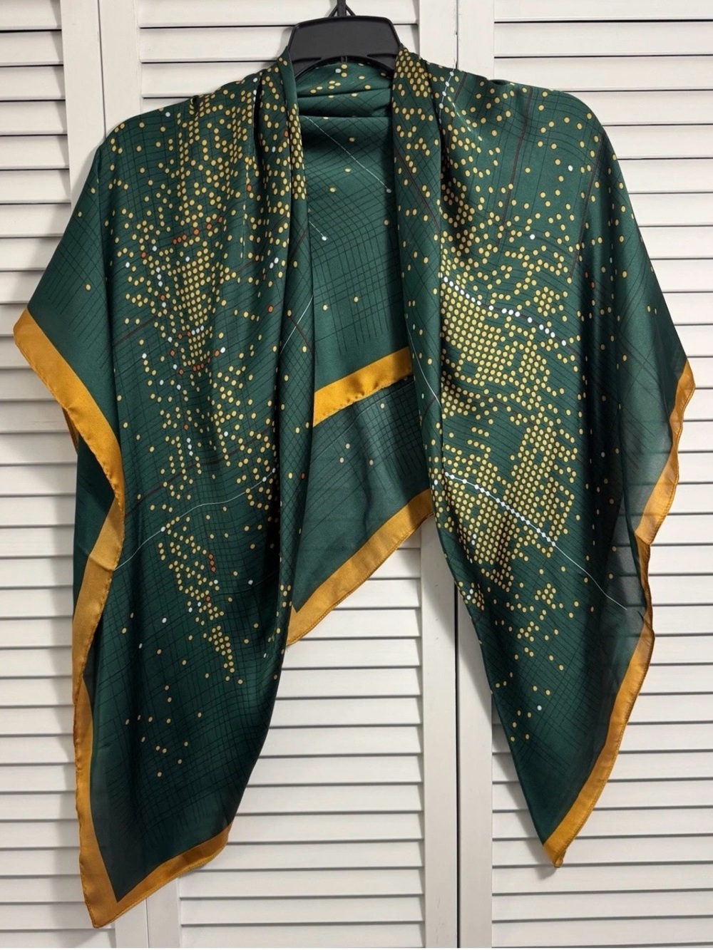 NWOT 100% Silk Wrap Shawl Green
Horse Print Square Scarf 43"
